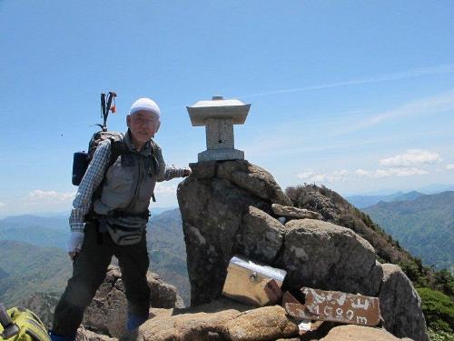 初心者オヤジ初めて四国の山へ 石鎚山 久しぶりのピーカンご機嫌山歩きとなりました 親父の山歩き報告 No 86 京都北山を中心としたテクテク隊 Okaokaclub